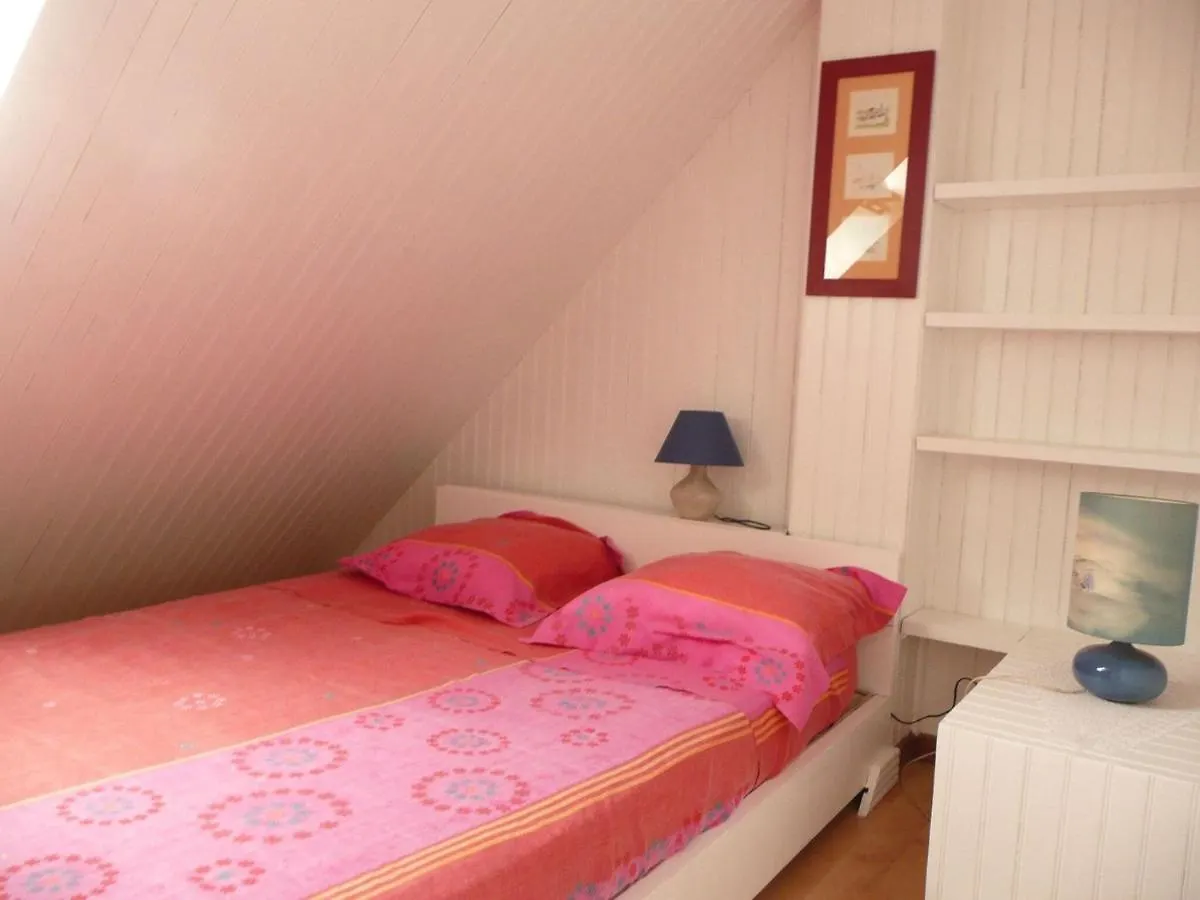 Holiday Home Near The Beach, Ploudalmezeau 0*,  France